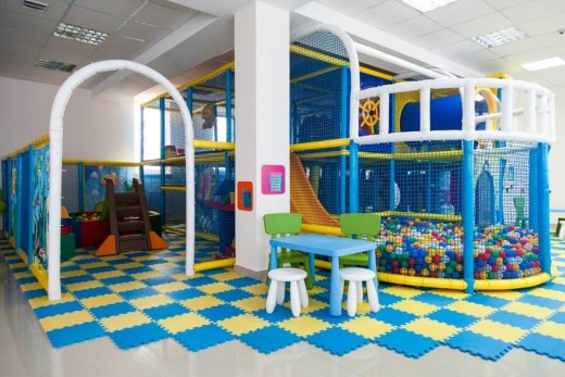 Детский развлекательный " Banana City "
 Торговый центр "Светиловский" 
г. Барановичи  Беларусь
