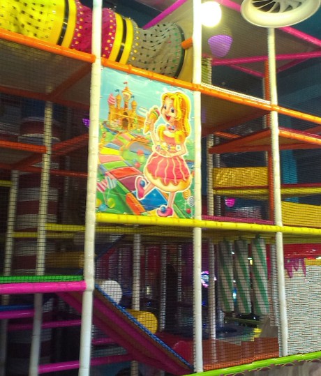 Большой 4-ярусный лабиринт BR в детском центре  Карамелька 