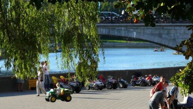 Прокатиться на детских машинках  BR Парк им. Горького  г. Минск  Беларусь 