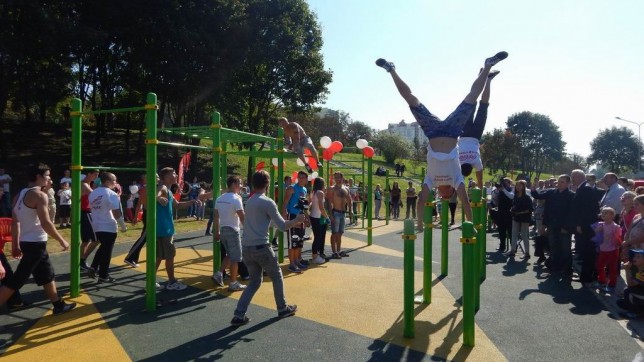  Спортивная площадка  для занятий Street Workout BR в парке Тиволи  г. Минск  Беларусь