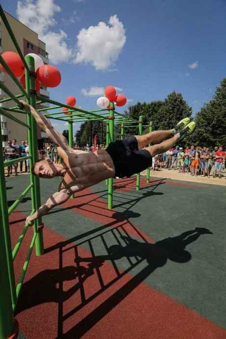  Спортивная площадка  для занятий Street Workout BR в парке Тиволи  г. Минск  Беларусь
