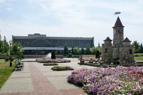 Дом культуры нефтяников на центральной площади BR г. Речица