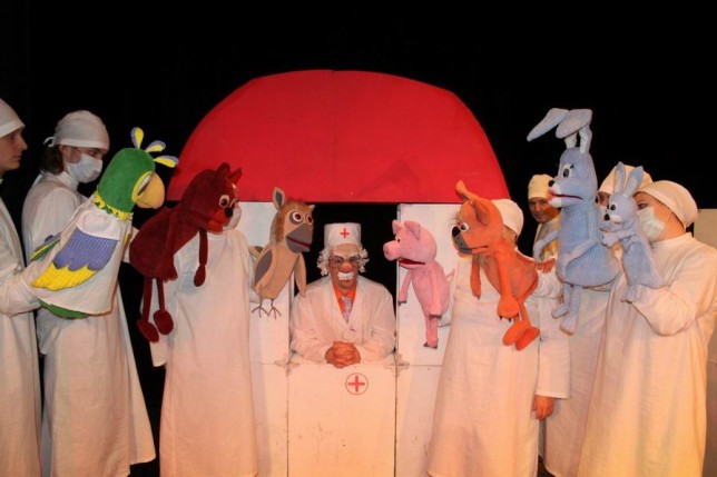  Спектакль "Доктор Айболит" 
Гомельский театр кукол