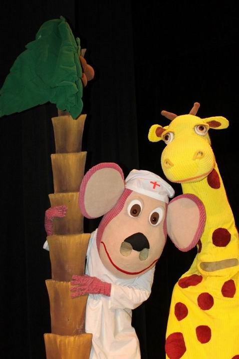  Спектакль "Доктор Айболит" 
Гомельский театр кукол