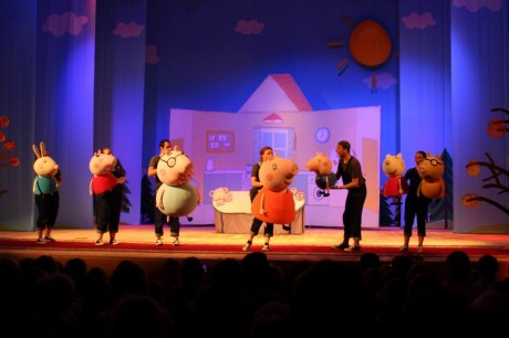 Спектакль для детей  Новый год со Свинкой Пеппа  BR г. Минск 22 декабря 2015  18:00 