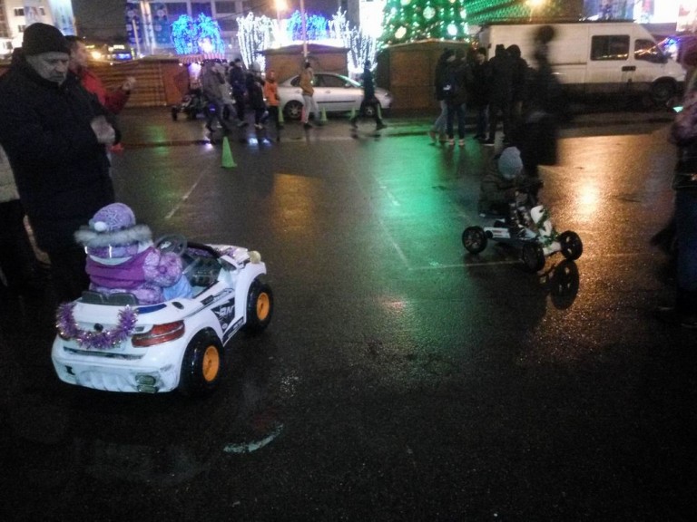  Детские машинки  у Дворца спорта  г. Минск  25 декабря 2016 