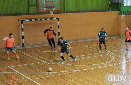 Играем в баскетбол, футбол, волейбол.<BR> Место:  Физкультурно-оздоровительный комплекс  Надежда   г. Речица