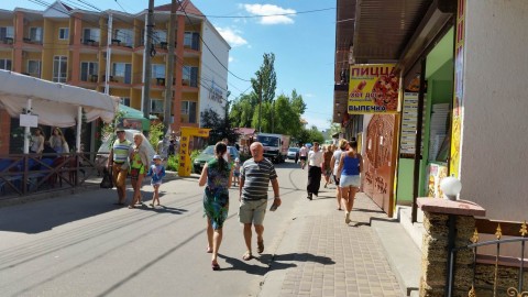  Центральная улица  возле базы отдыха  Рось 
Затока  Одесская область  Украина  12 августа 2016 